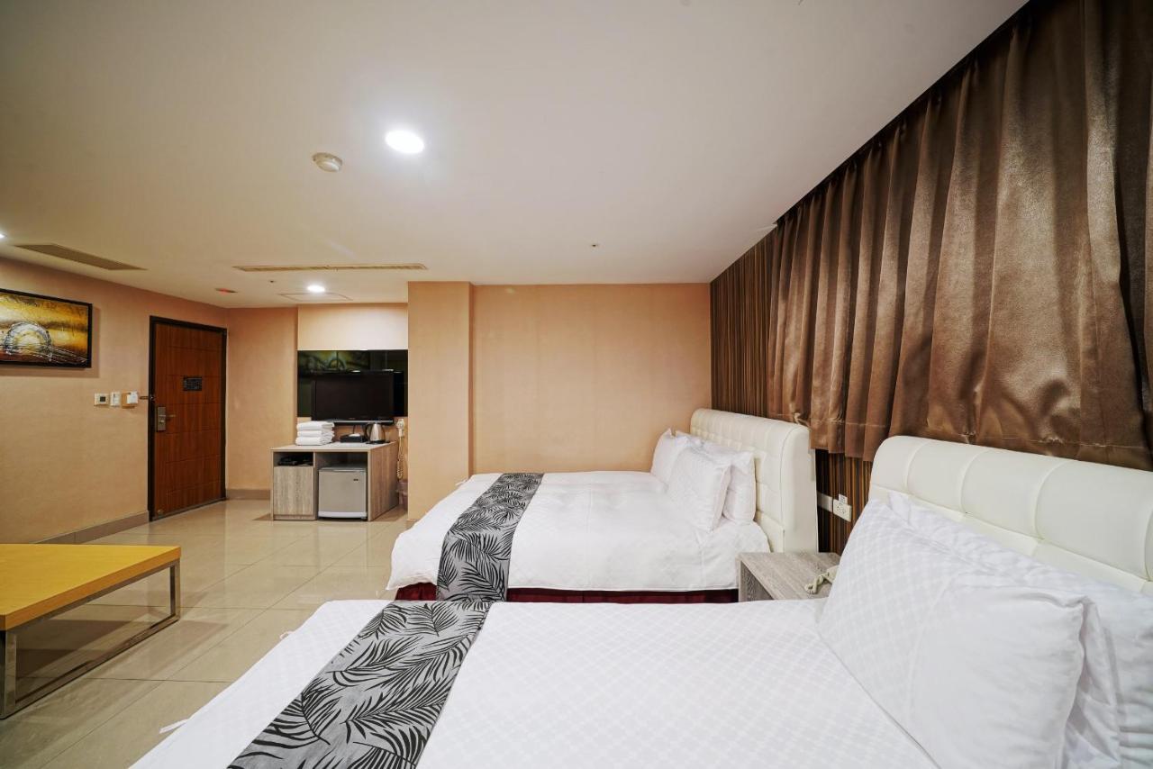 Sa-Yo Hotel - Pier 2 Каосюн Екстериор снимка