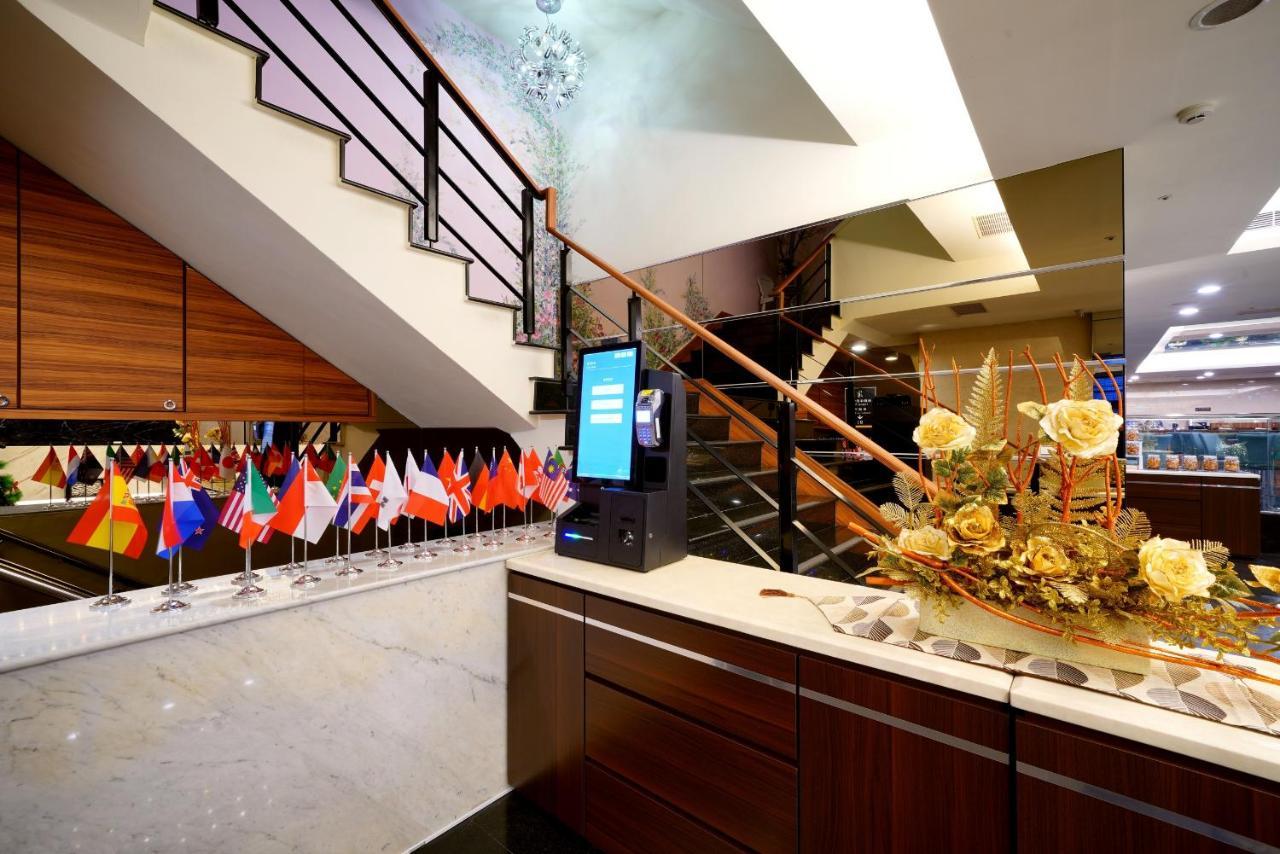Sa-Yo Hotel - Pier 2 Каосюн Екстериор снимка