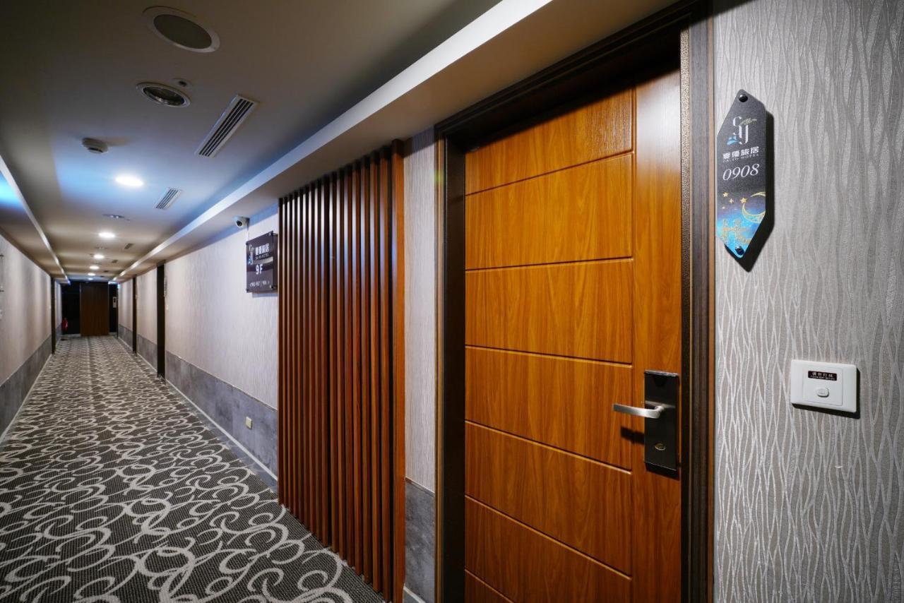 Sa-Yo Hotel - Pier 2 Каосюн Екстериор снимка