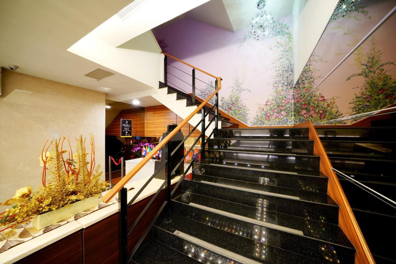 Sa-Yo Hotel - Pier 2 Каосюн Екстериор снимка
