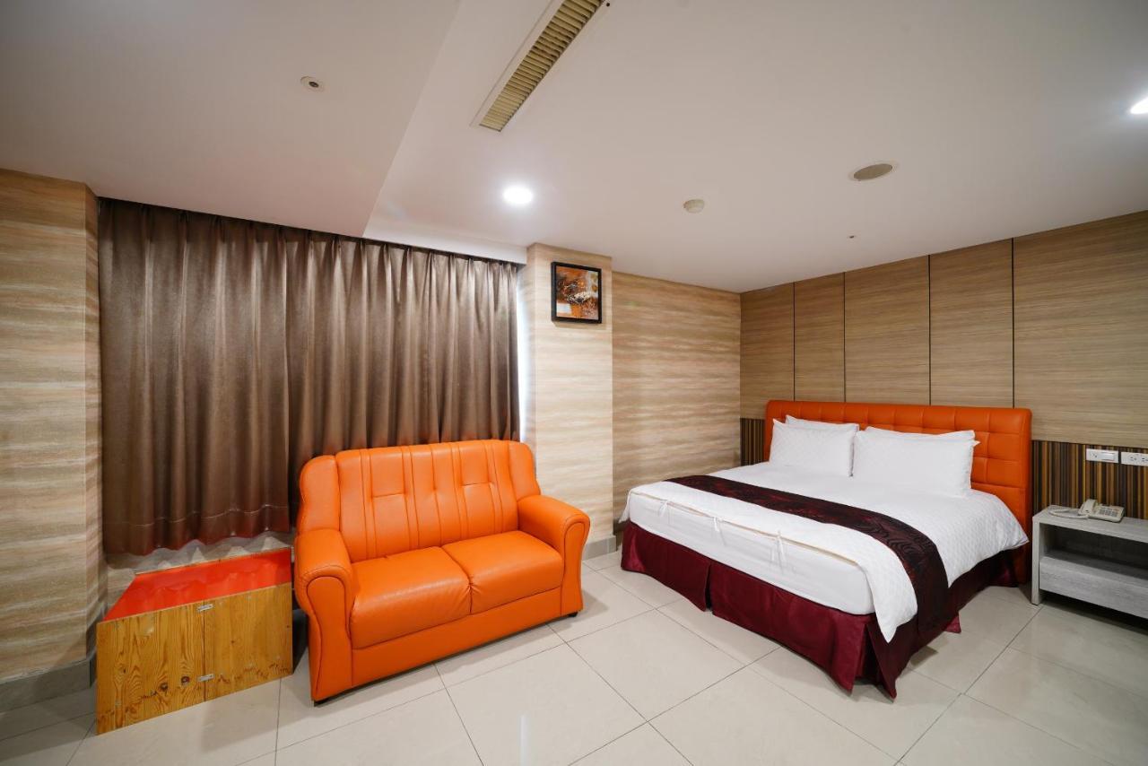 Sa-Yo Hotel - Pier 2 Каосюн Екстериор снимка