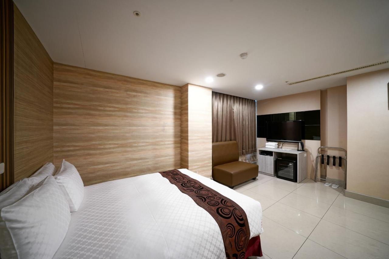 Sa-Yo Hotel - Pier 2 Каосюн Екстериор снимка