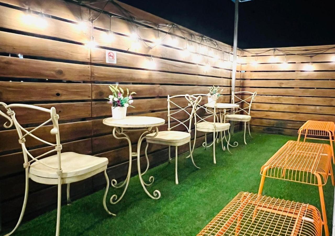 Sa-Yo Hotel - Pier 2 Каосюн Екстериор снимка