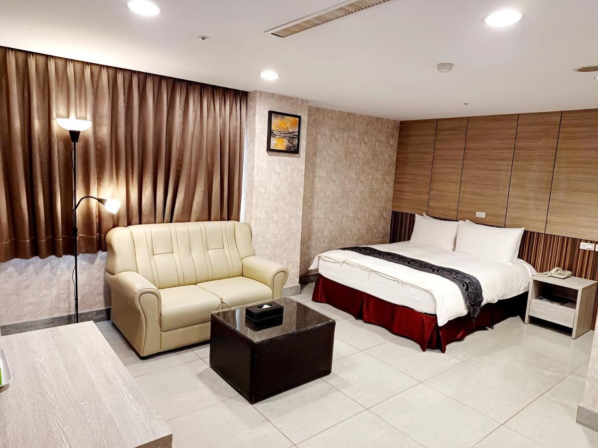 Sa-Yo Hotel - Pier 2 Каосюн Екстериор снимка