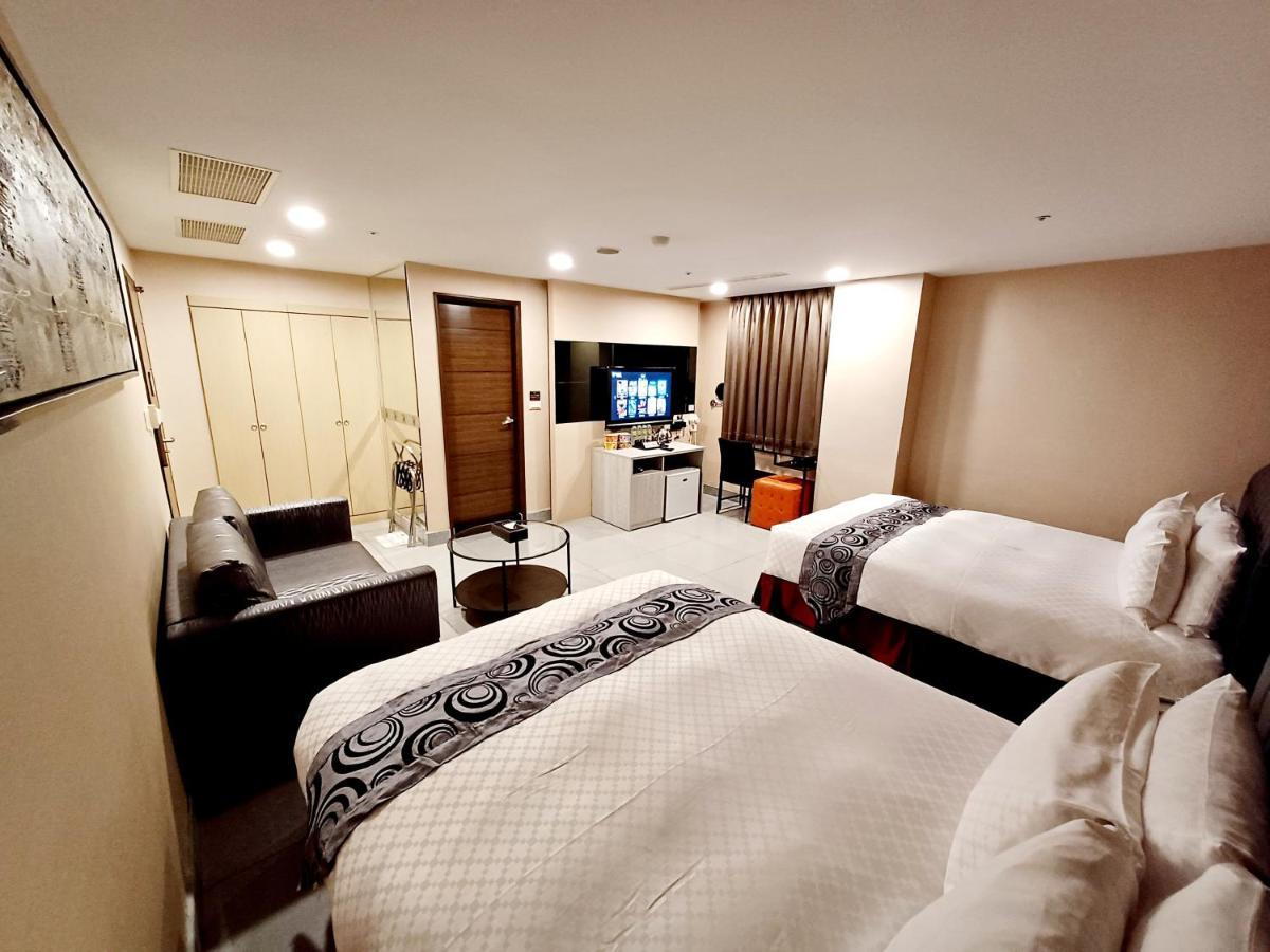 Sa-Yo Hotel - Pier 2 Каосюн Екстериор снимка