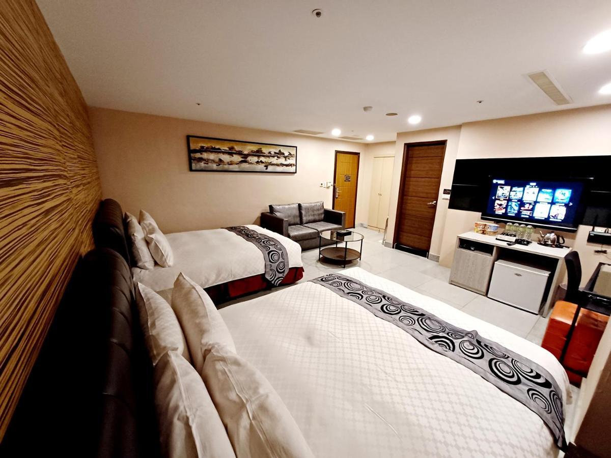 Sa-Yo Hotel - Pier 2 Каосюн Екстериор снимка