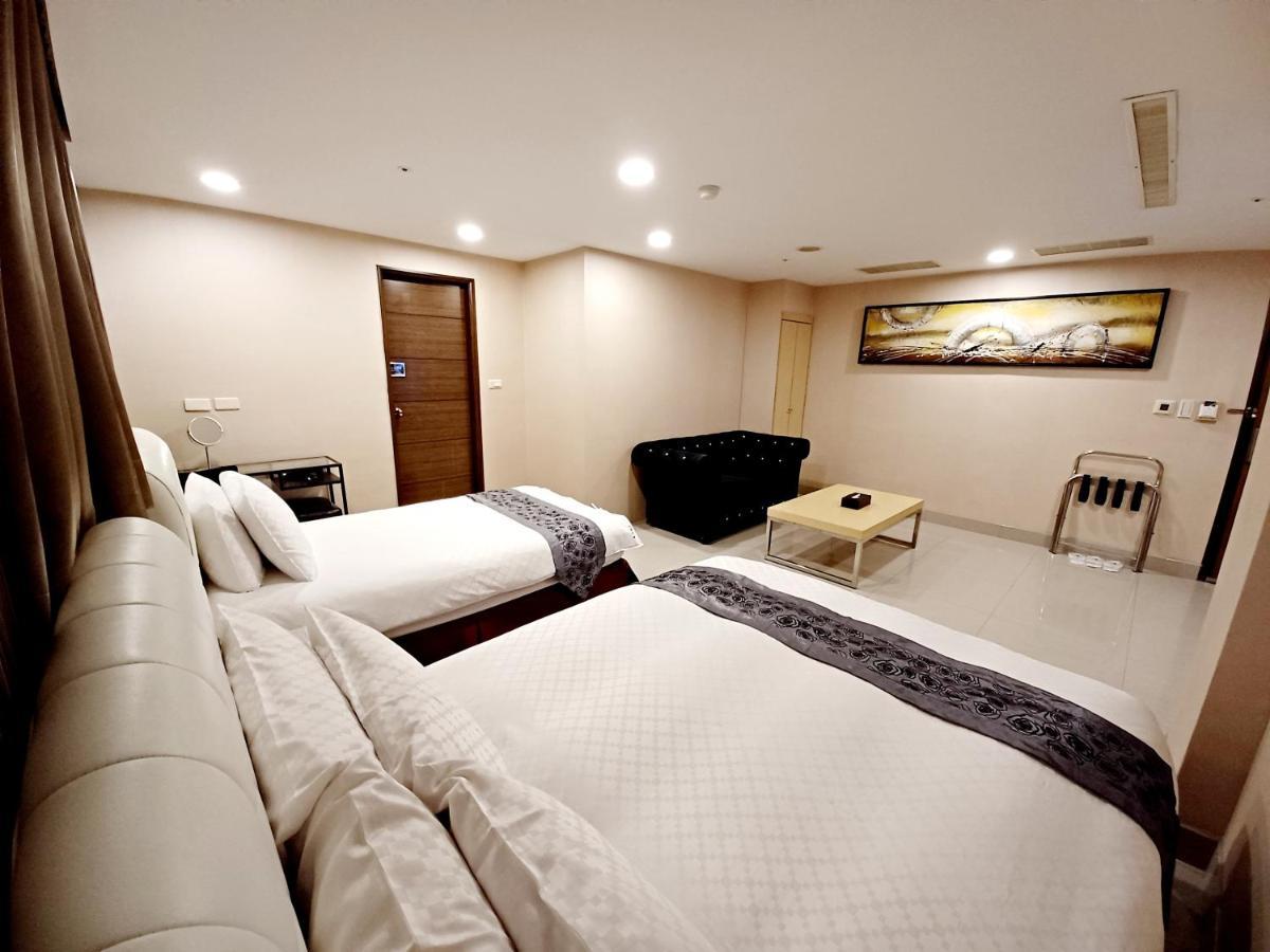 Sa-Yo Hotel - Pier 2 Каосюн Екстериор снимка