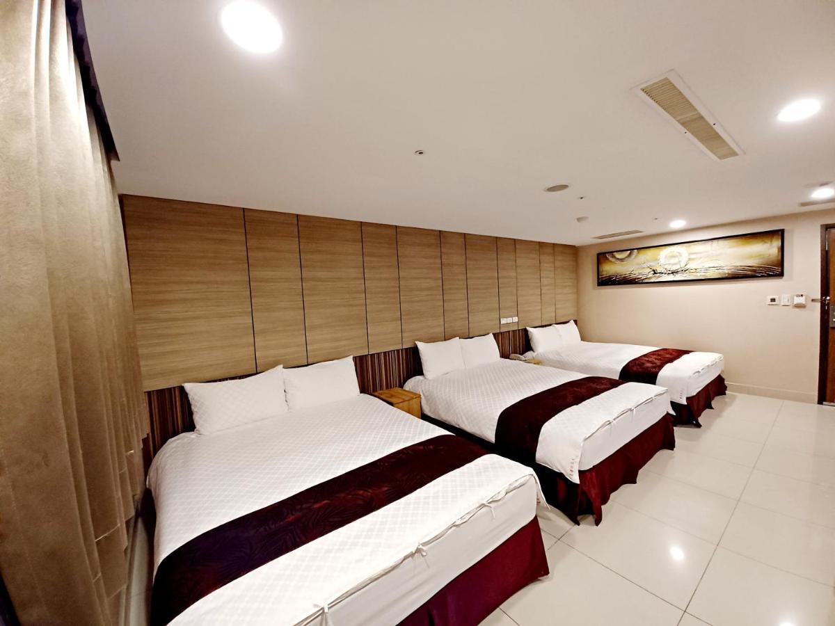 Sa-Yo Hotel - Pier 2 Каосюн Екстериор снимка