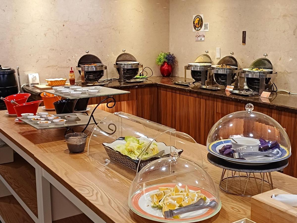 Sa-Yo Hotel - Pier 2 Каосюн Екстериор снимка
