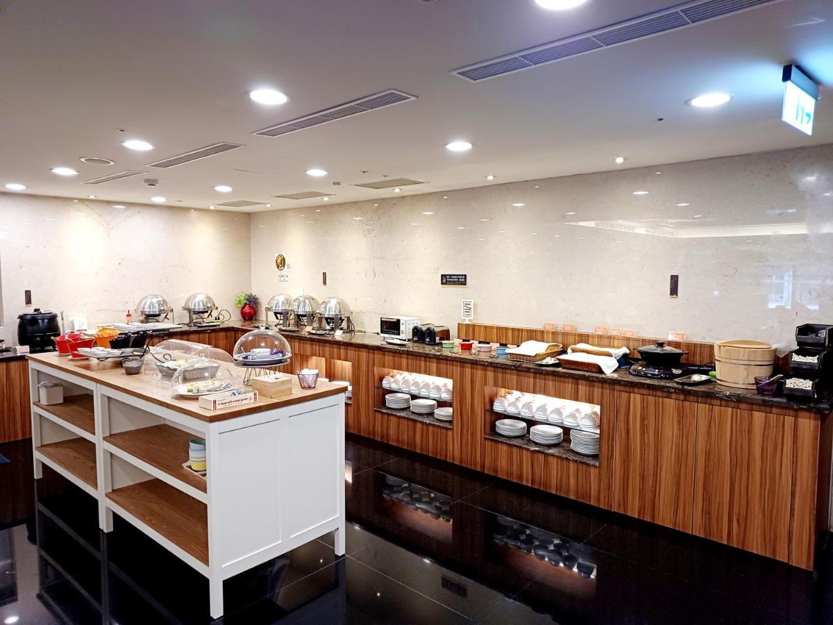 Sa-Yo Hotel - Pier 2 Каосюн Екстериор снимка