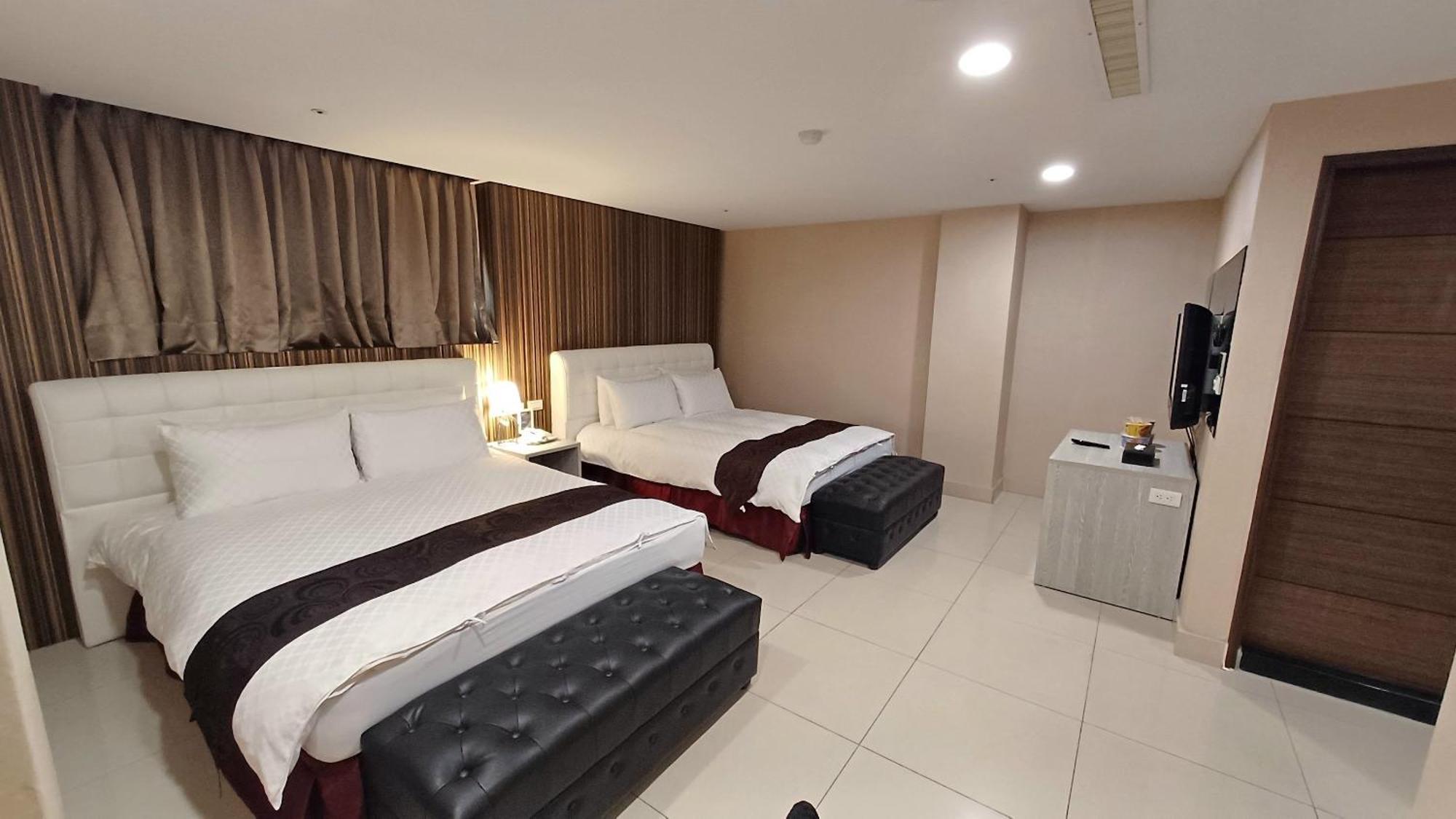 Sa-Yo Hotel - Pier 2 Каосюн Екстериор снимка
