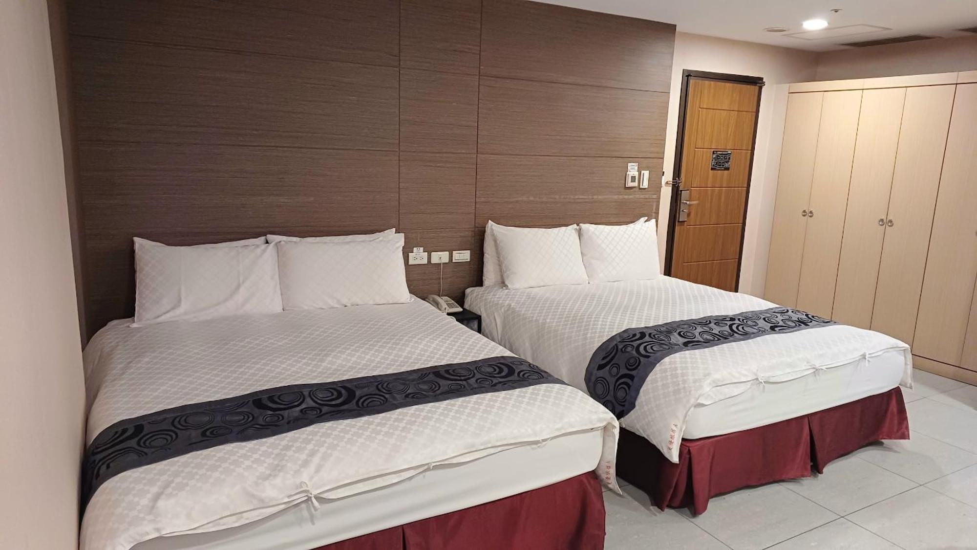 Sa-Yo Hotel - Pier 2 Каосюн Екстериор снимка