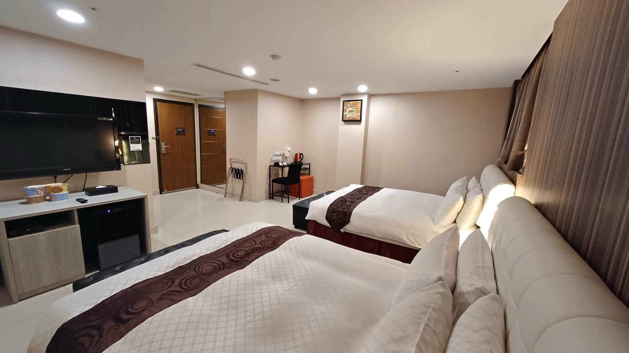 Sa-Yo Hotel - Pier 2 Каосюн Екстериор снимка