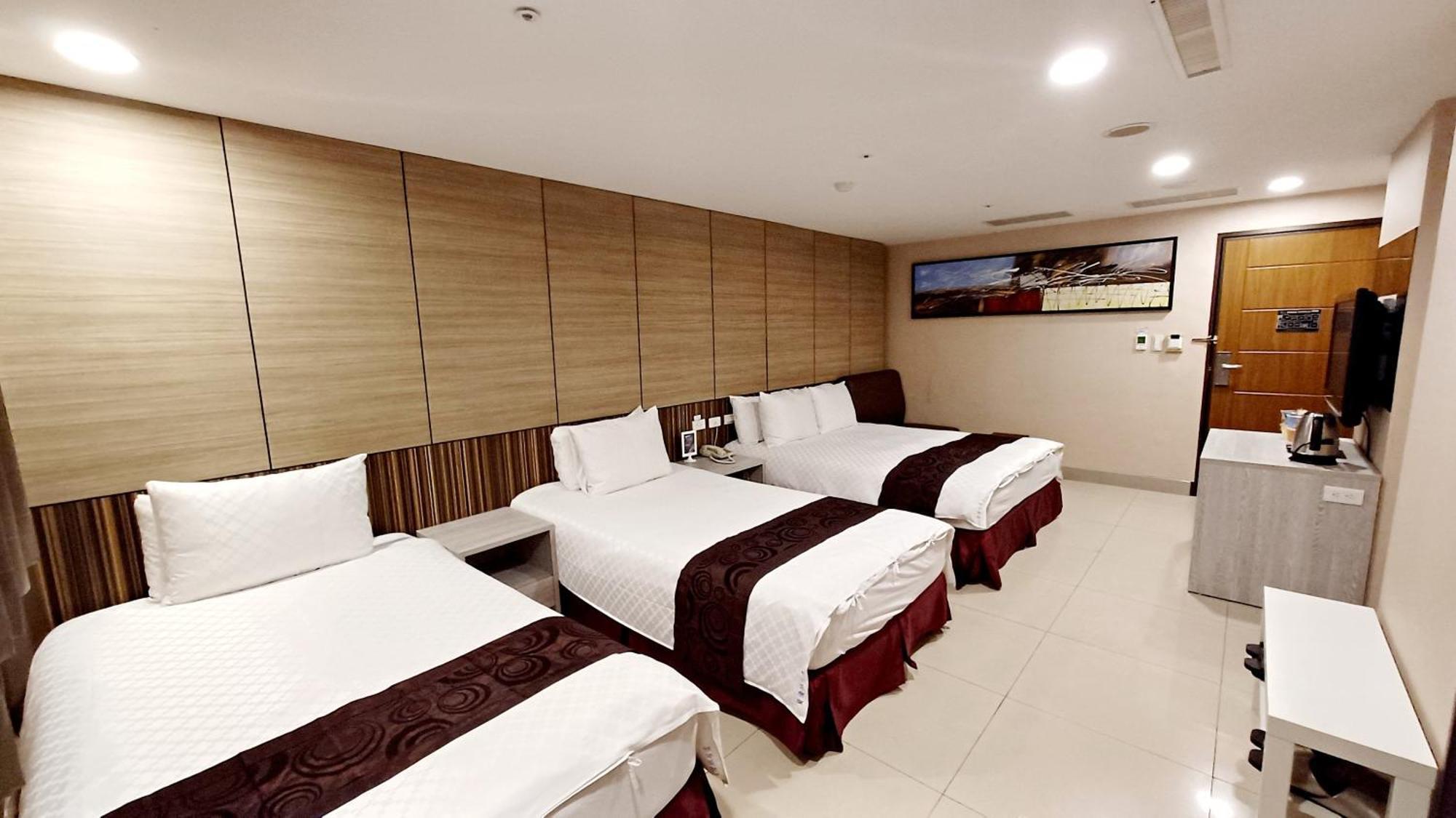 Sa-Yo Hotel - Pier 2 Каосюн Екстериор снимка
