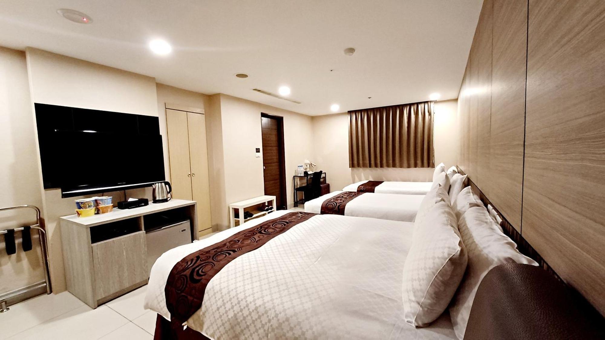 Sa-Yo Hotel - Pier 2 Каосюн Екстериор снимка